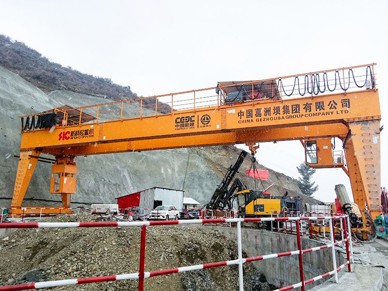 豎井龍門起重機